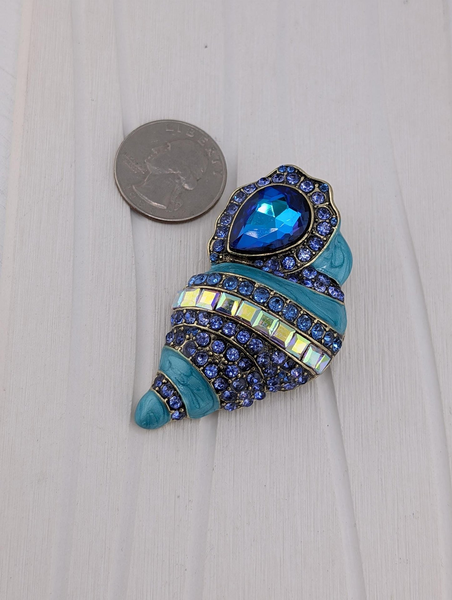Blue Shell Brooch – Elegant Jewelry Accessory With Gold Silver Brooch Plating