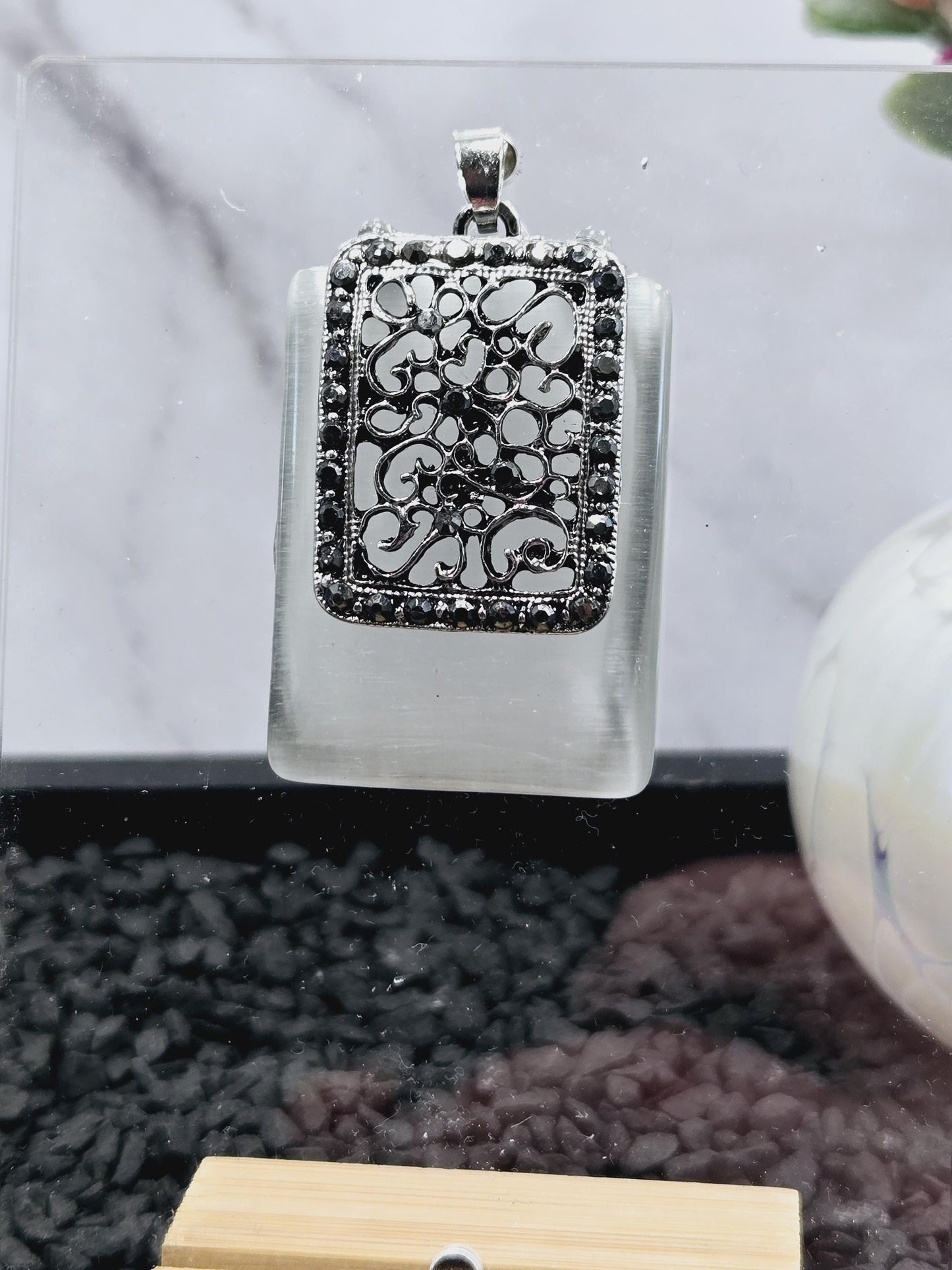Steampunk Medallion Pendant – Gunmetal Silver Charm for DIY Jewelry Crafting