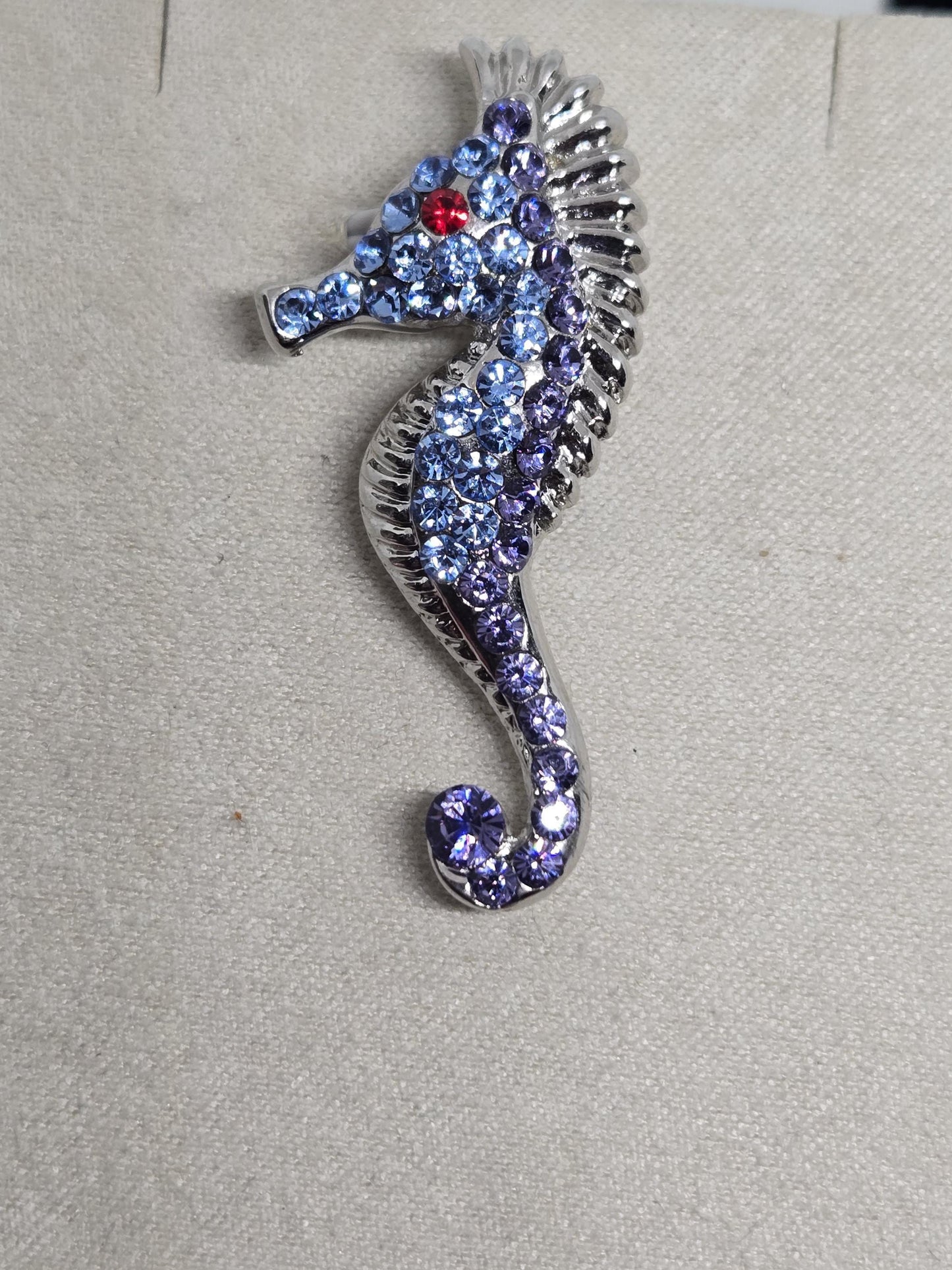 Silver Seahorse Brooch – Light Blue Silver Plated Pin with Ocean Themed Design