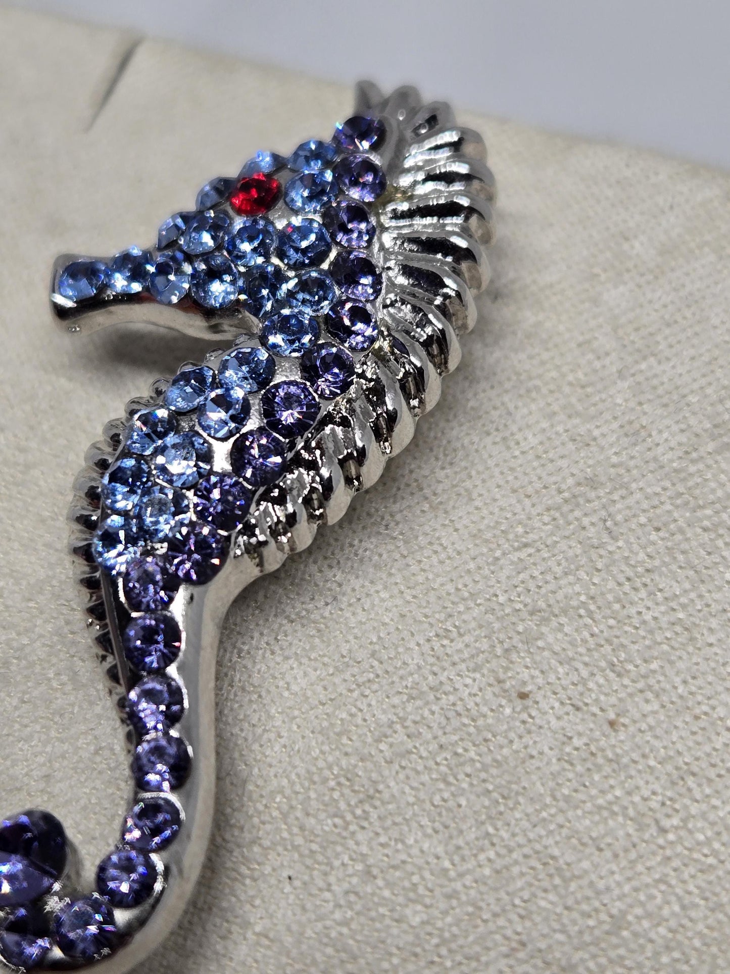 Silver Seahorse Brooch – Light Blue Silver Plated Pin with Ocean Themed Design