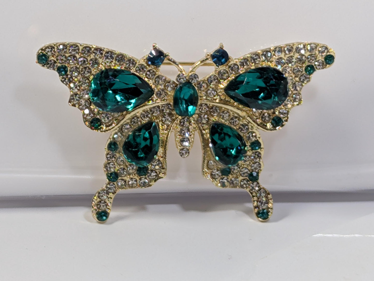 Emerald Rhinestone Brooch – Gold Plated Butterfly Pin With Green Gemstone Accent