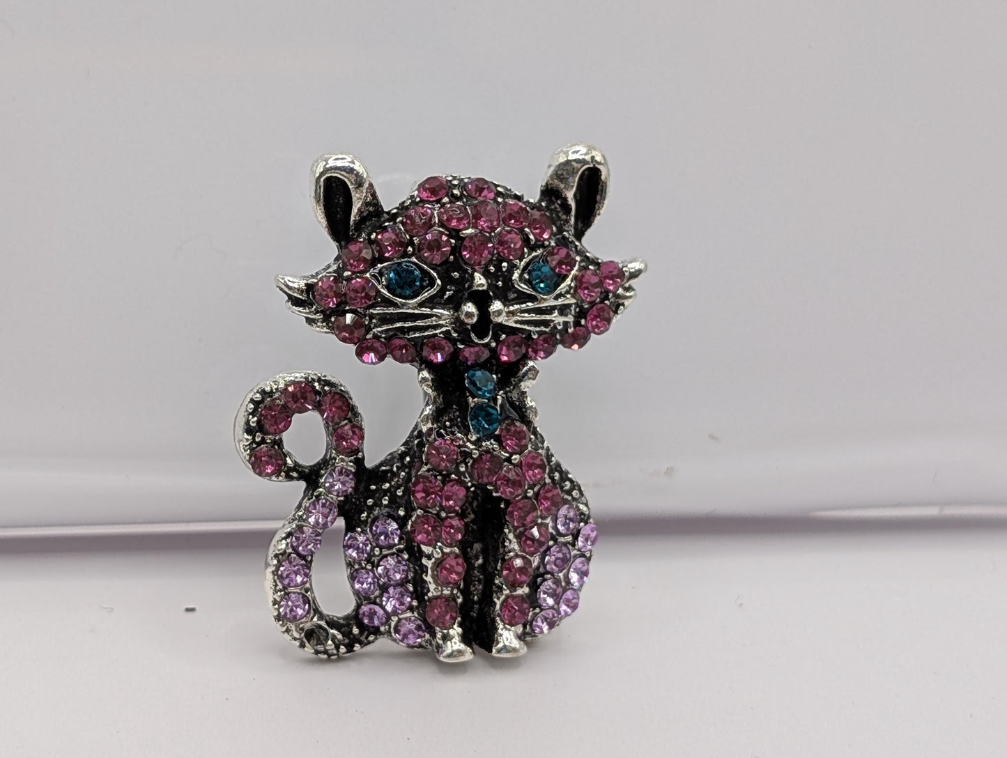 Fuchsia Kitty Brooch – Rhinestone Cat Pin with Colorful Jewelry Accessory