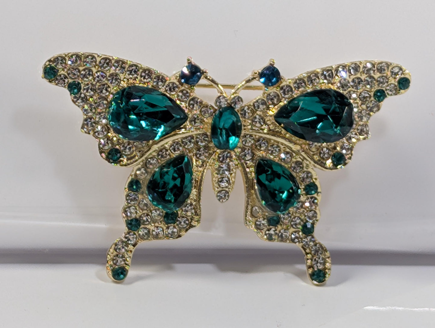 Emerald Rhinestone Brooch – Gold Plated Butterfly Pin With Green Gemstone Accent