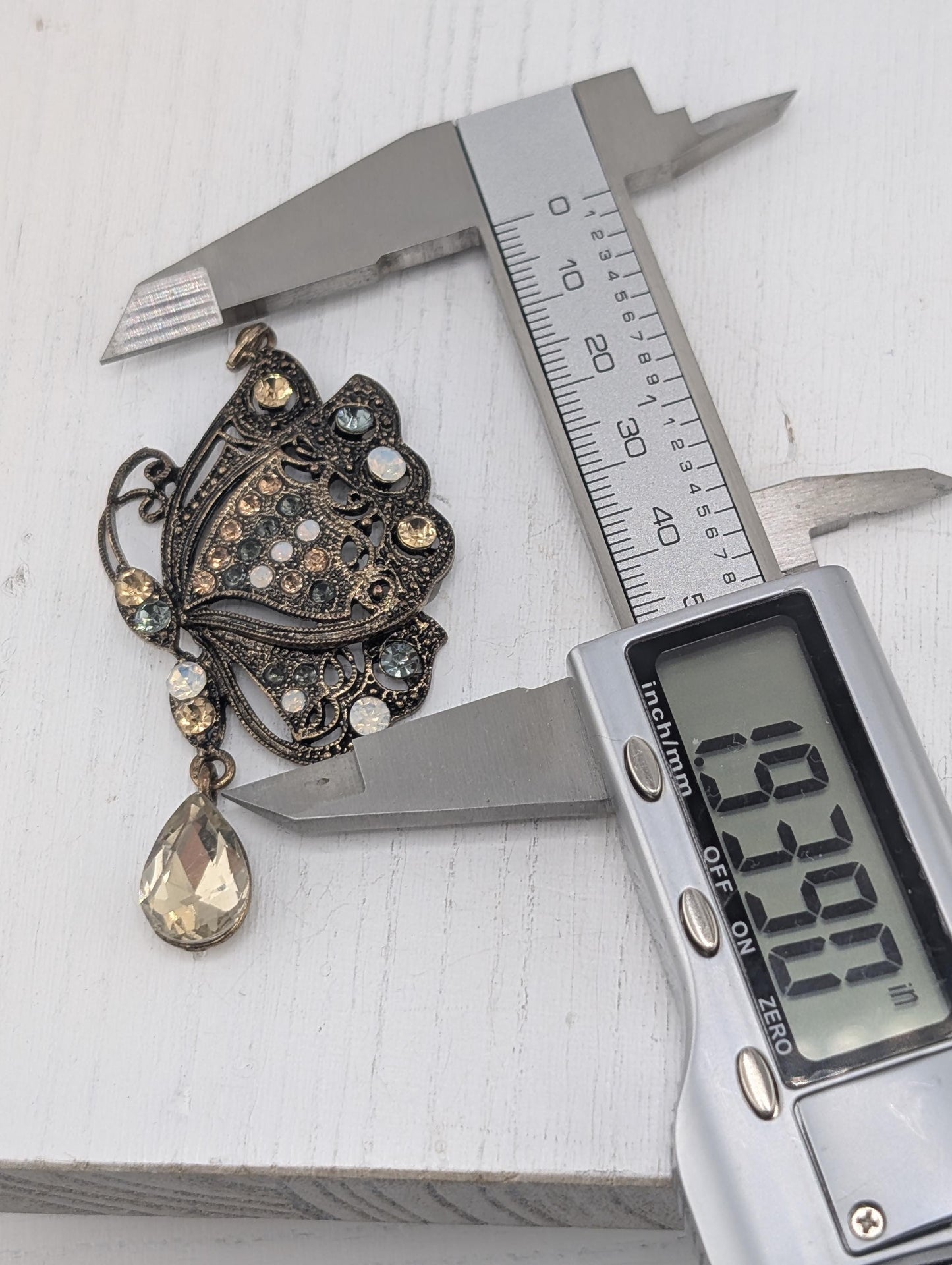 Bronze Butterfly Pendant Gothic Bag Charm – Ornate Focal Vintage Accessory