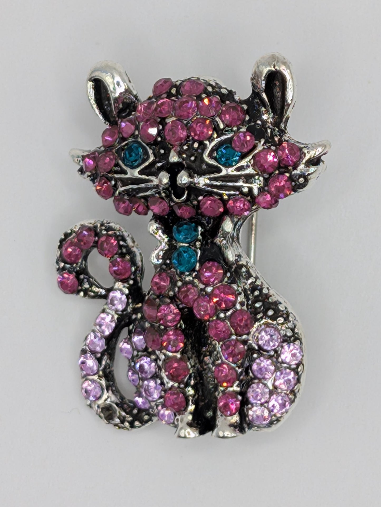 Fuchsia Kitty Brooch – Rhinestone Cat Pin with Colorful Jewelry Accessory