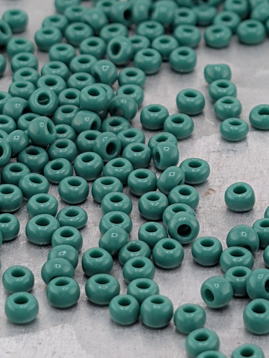 Preciosa Seed Beads Opaque Green Size 8/0 – 10g Package for Jewelry Making