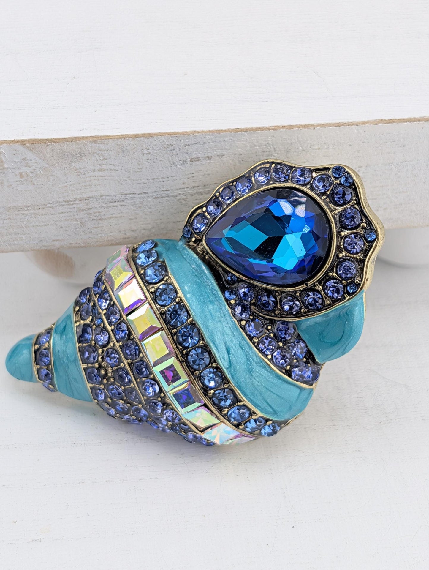 Blue Shell Brooch – Elegant Jewelry Accessory With Gold Silver Brooch Plating