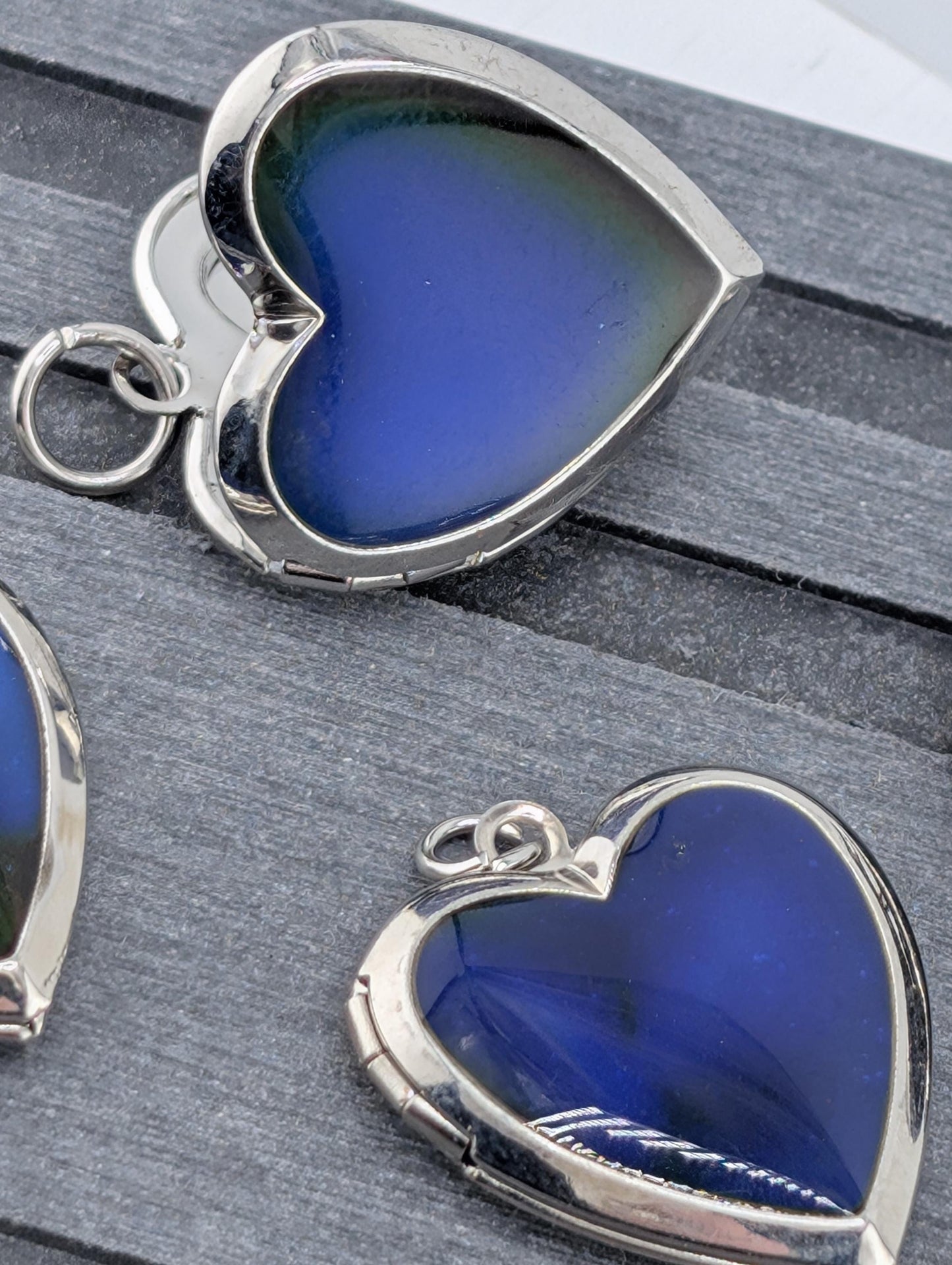 Mood/thermal color changing locket pendant