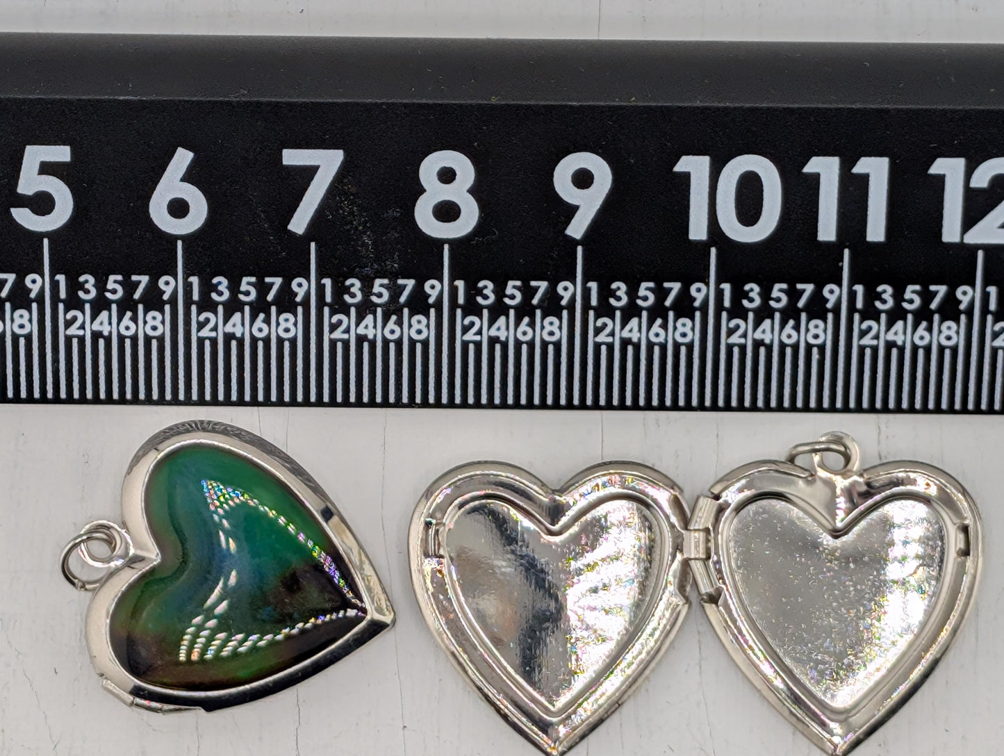 Mood/thermal color changing locket pendant