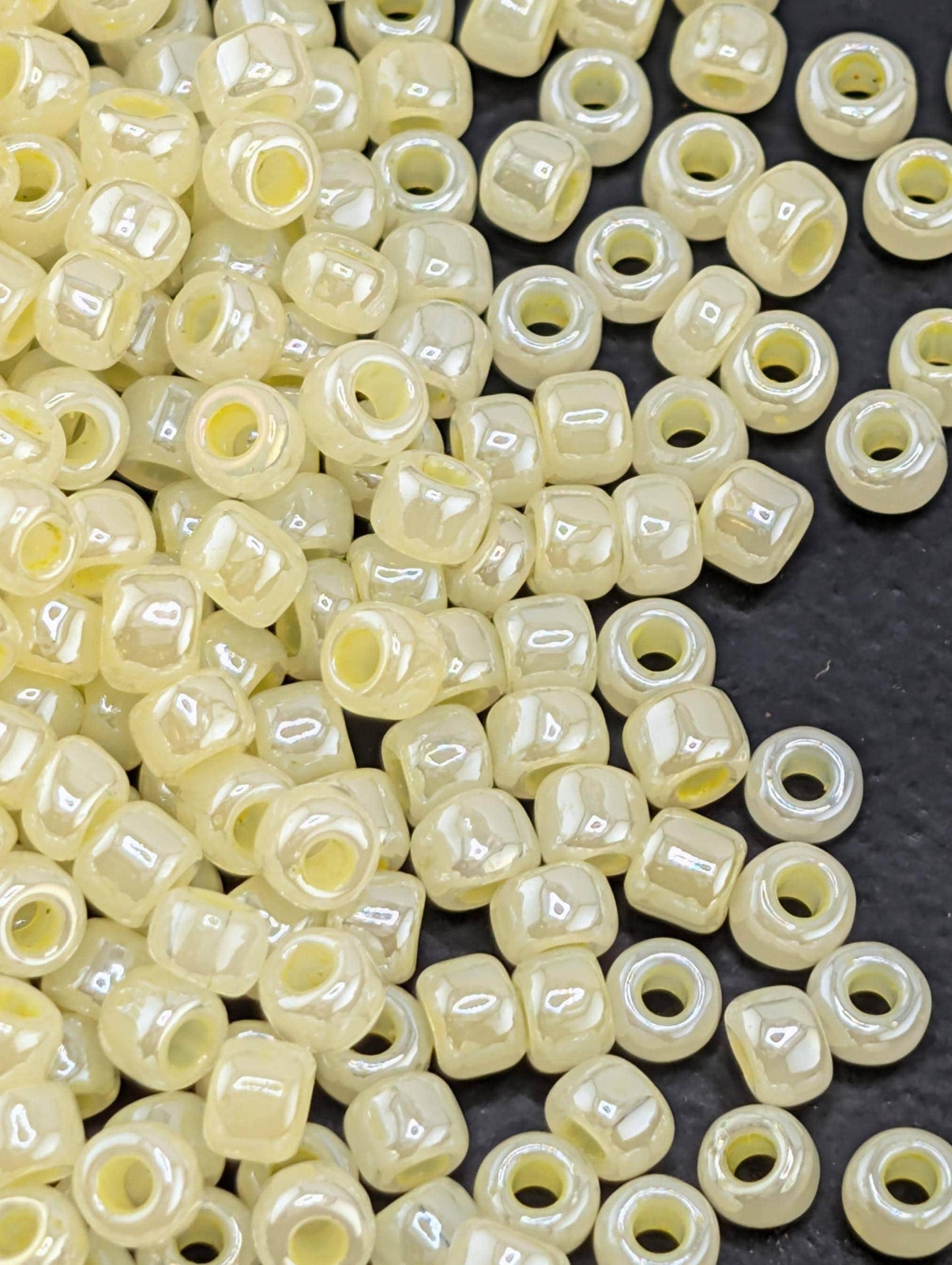 8226SB Opaque Ceylon Pastel Cream  8/0  Matsuno Seed Beads (15g, ~600 pcs)