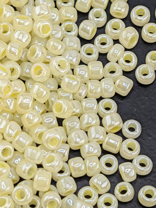 8226SB Opaque Ceylon Pastel Cream  8/0  Matsuno Seed Beads (15g, ~600 pcs)