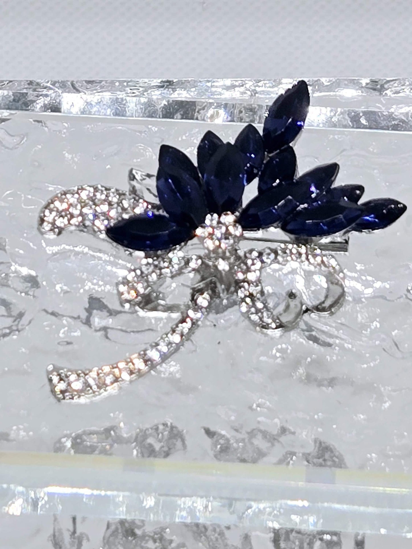 Silver Sapphire Brooch – Floral Accessory Gift with Sparkling Gemstone Design